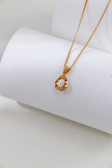 Vintage Gold White Shell Necklace