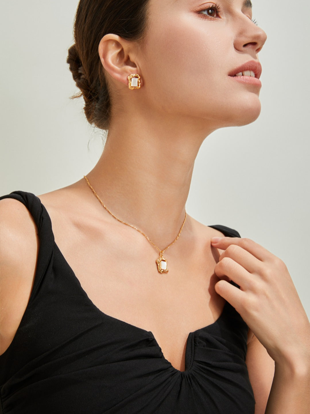 White Shell Pendant Necklace