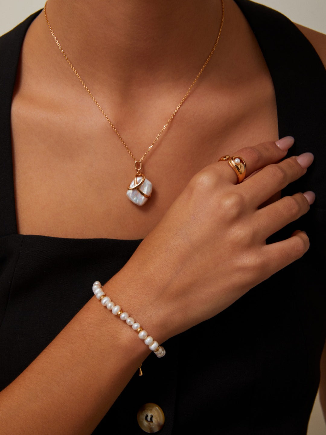 Square Pearl Pendant Necklace