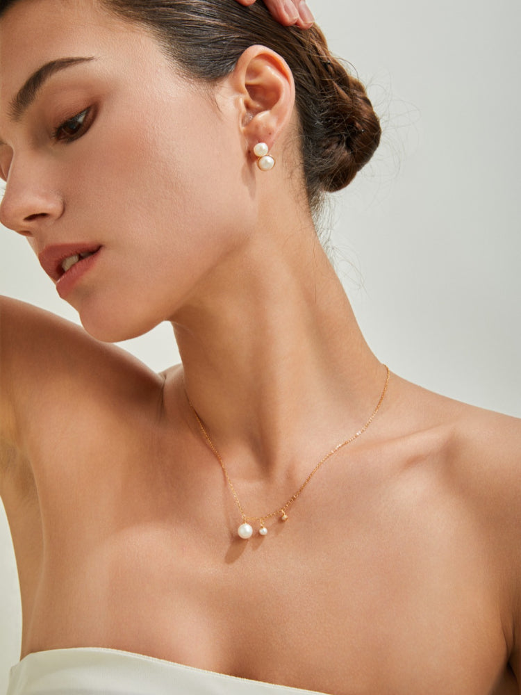 Gold Pearl Pendant Necklace