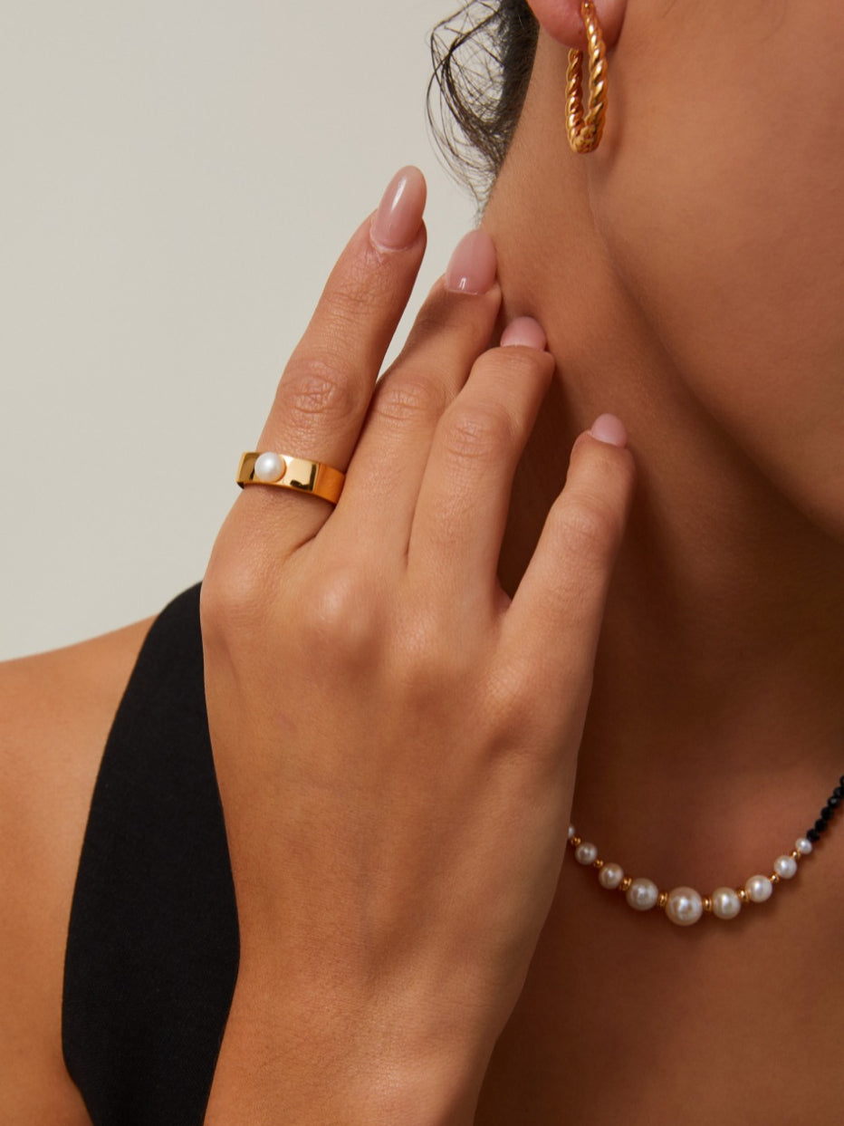 Simple Pearl Ring