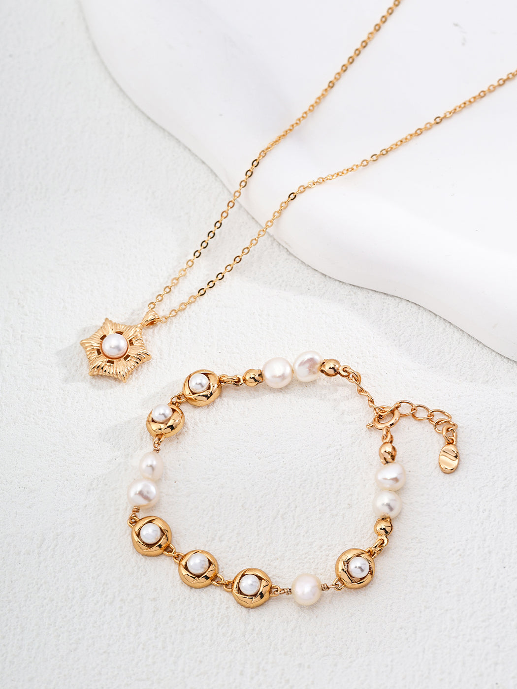 Hexagonal Pendant Pearl Necklace